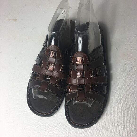 Clarks women slip on brown leather sandals Sz9 - Picture 1 of 9